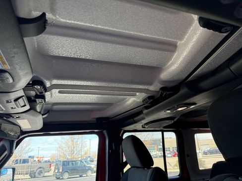 Used 2018 Jeep Wrangler Unlimited Sahara image 7