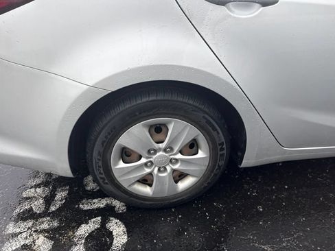Used 2017 Kia Forte LX FWD image 3