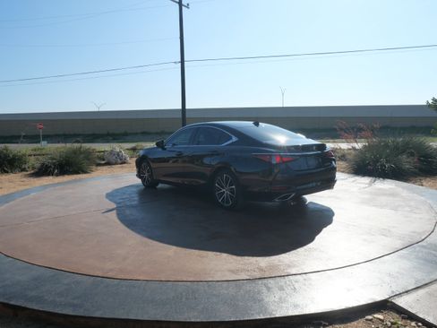 Used 2024 Lexus ES 350 w/ Premium Package image 4