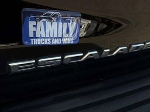 Used 2017 Cadillac Escalade Platinum image 24