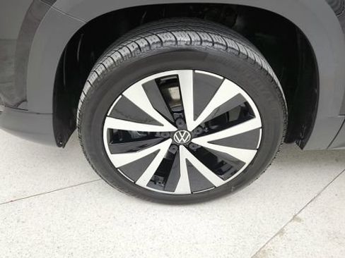 Used 2024 Volkswagen Taos SE image 24