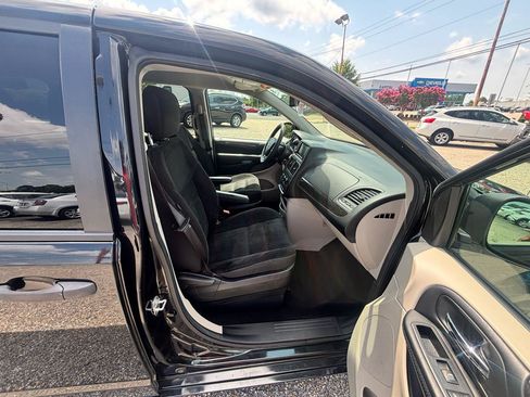 Used 2019 Dodge Grand Caravan SE FWD image 54