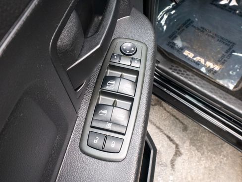 Used 2015 RAM 1500 Express AWD/4WD image 19