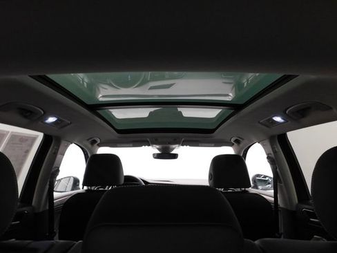 Used 2024 Volkswagen Tiguan SE image 18