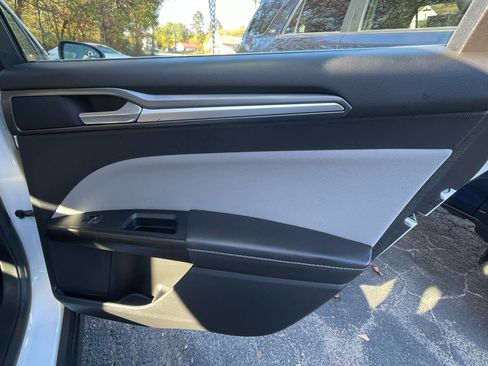 Used 2015 Ford Fusion S image 23