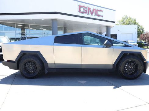 Used 2025 Tesla Cybertruck AWD Crew Cab image 7