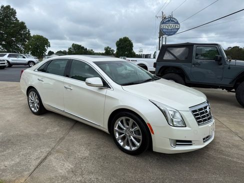 Used 2013 Cadillac XTS Luxury w/ Driver Awareness Package FWD image 5