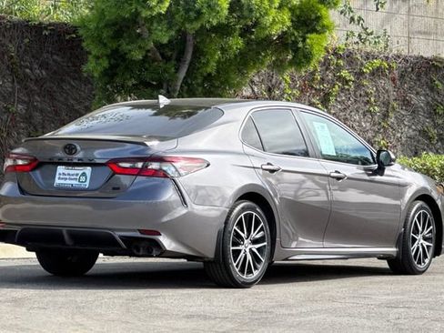 Used 2023 Toyota Camry SE FWD image 4