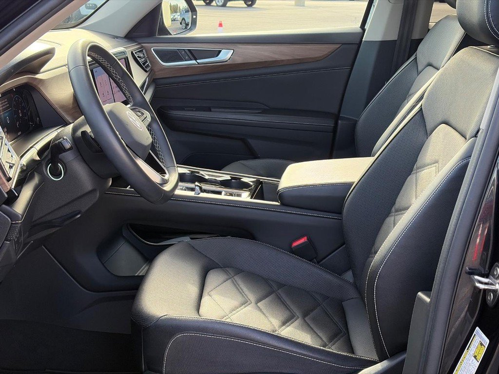 Used 2024 Volkswagen Atlas SE FWD image 19