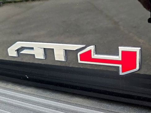 Used 2024 GMC Yukon AT4 AWD/4WD image 12