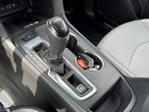 Used 2021 Chevrolet Equinox Premier image 32