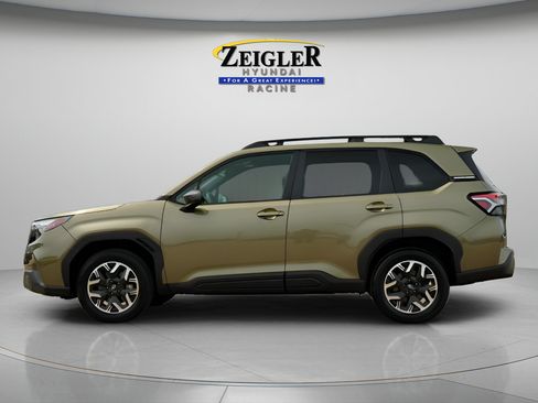 Used 2025 Subaru Forester Premium w/ Convenience Package #1 AWD/4WD image 4