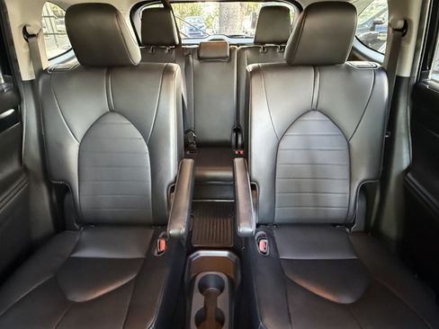 Used 2020 Toyota Highlander XLE FWD image 15
