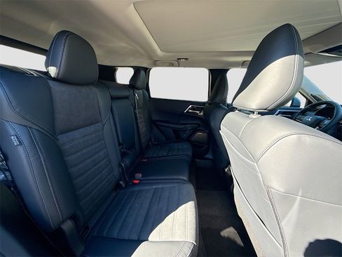 New 2026 Mitsubishi Outlander SE image 29