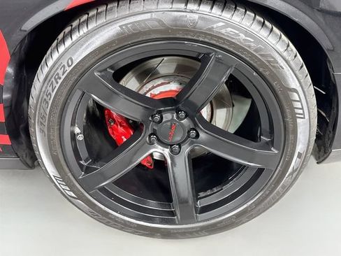 Used 2015 Dodge Challenger SRT Hellcat RWD image 30