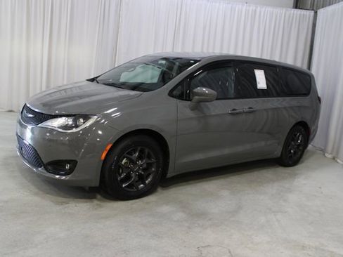 Used 2020 Chrysler Pacifica Touring w/ Advanced Safetytec Group FWD image 28