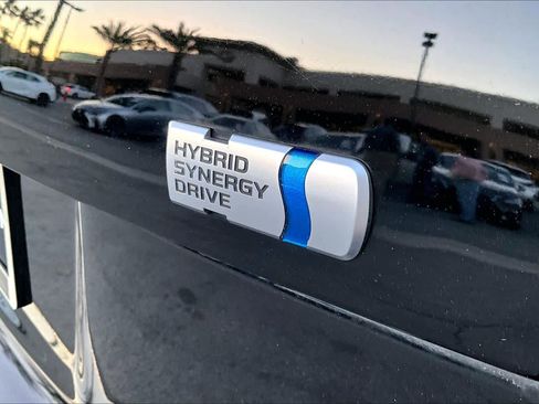 Used 2013 Toyota Prius Two image 9