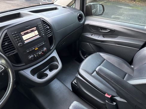 Used 2018 Mercedes-Benz Metris Passenger image 24