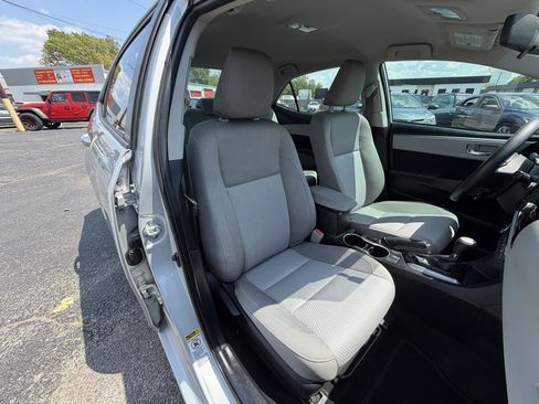 Used 2015 Toyota Corolla LE FWD image 16