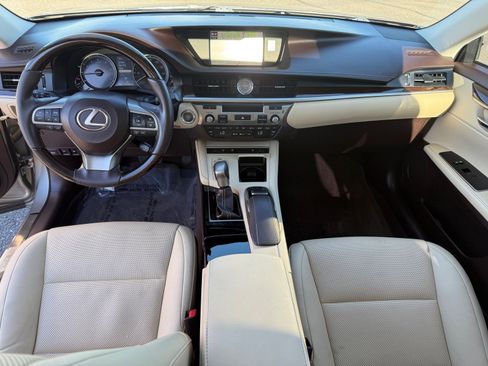 Used 2018 Lexus ES 350 w/ Navigation System Package image 22
