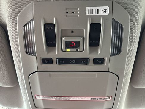 Used 2021 Toyota Highlander Limited image 16