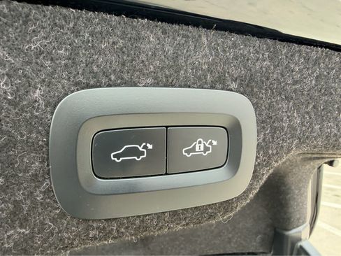Used 2023 Volvo S90 B6 Plus AWD/4WD image 22