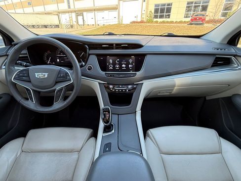 Used 2017 Cadillac XT5 Luxury w/ Driver Awareness Package image 22