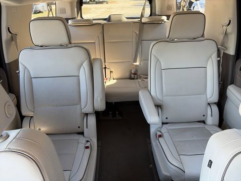 Used 2023 GMC Yukon XL Denali image 31
