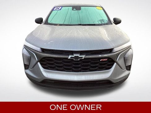 Used 2024 Chevrolet Trax RS FWD image 2