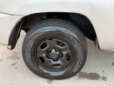 Used 2010 Toyota Tacoma 2WD Regular Cab image 25