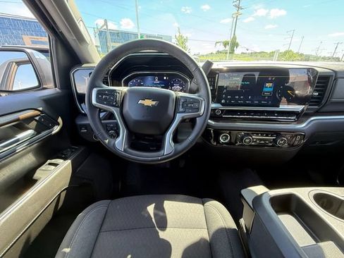 Used 2023 Chevrolet Silverado 1500 LT AWD/4WD image 8