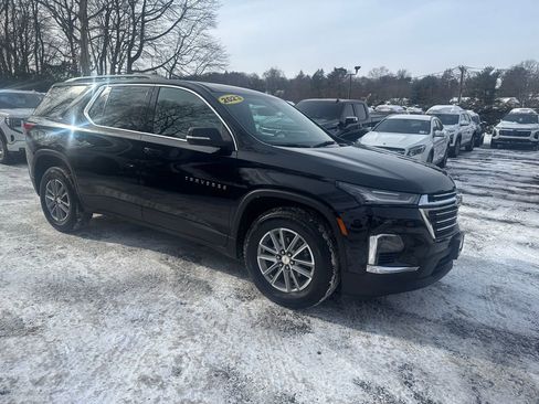 Used 2023 Chevrolet Traverse LT image 1