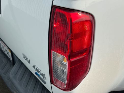 Used 2019 Nissan Frontier SV image 16