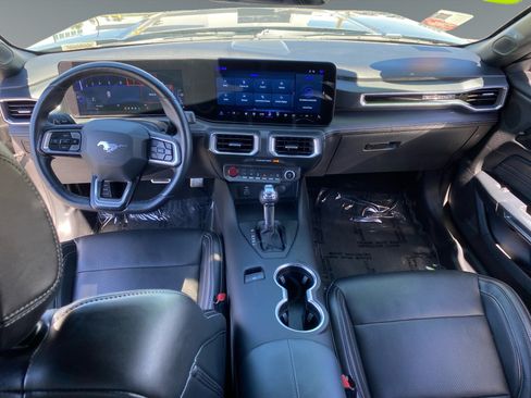 Used 2025 Ford Mustang Premium RWD image 10