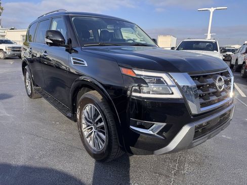 Used 2024 Nissan Armada SL w/ Captain's Chairs Package image 7