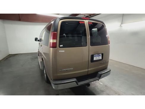 Used 2004 Chevrolet Express 2500 Passenger w/ LS Preferred Equipment Group RWD image 7