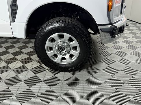 Used 2024 Ford F350 XLT w/ FX4 Off-Road Package image 13