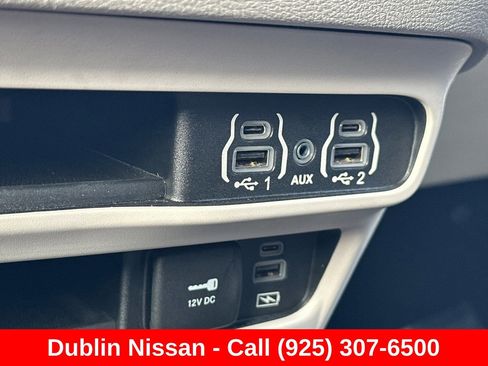 Used 2022 Chrysler Pacifica Touring-L FWD image 33