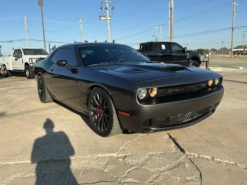 Used 2015 Dodge Challenger SRT Hellcat RWD image 4