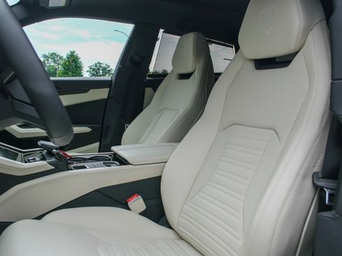 Used 2025 Lamborghini Urus SE image 13