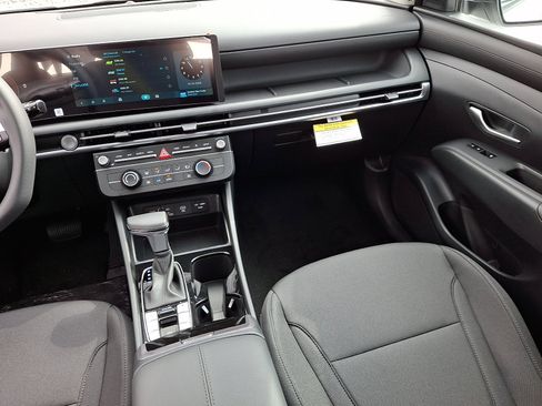 New 2026 Hyundai Tucson SE image 11