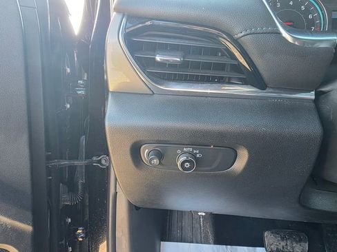 Used 2023 Chevrolet Traverse LT w/ Rear Camera Mirror Package AWD/4WD image 15
