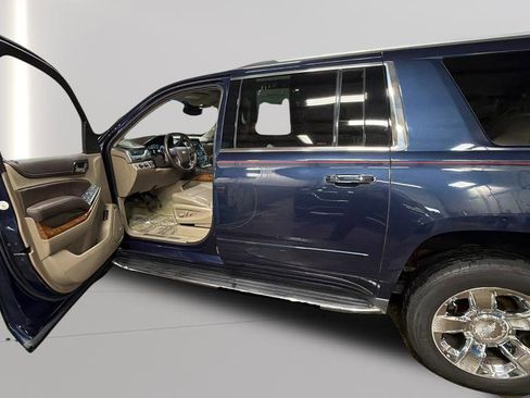 Used 2017 Chevrolet Suburban Premier image 17