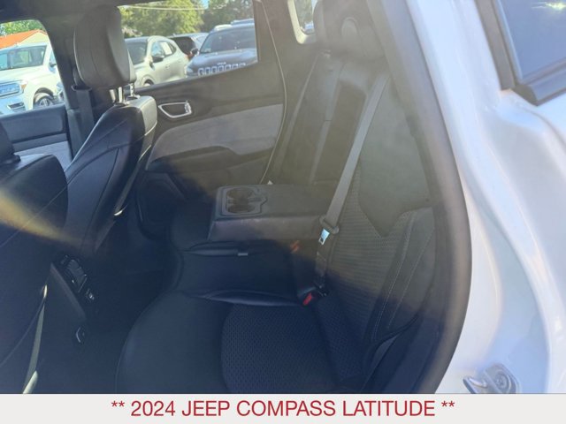 Used 2024 Jeep Compass Latitude AWD/4WD image 17