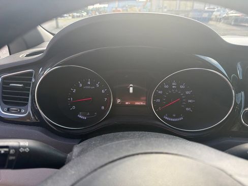 Used 2016 Kia Sedona EX FWD image 2