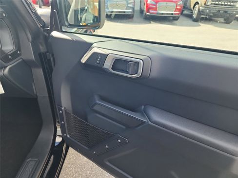 New 2025 Ford Bronco 4-Door image 23