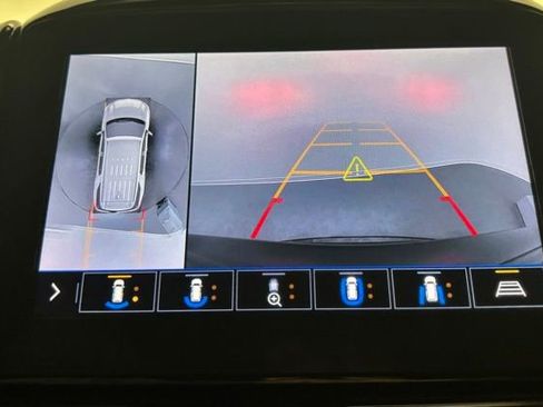 Used 2021 Chevrolet Traverse RS image 32