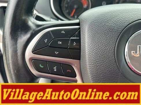 Used 2021 Jeep Cherokee Latitude Lux FWD image 30