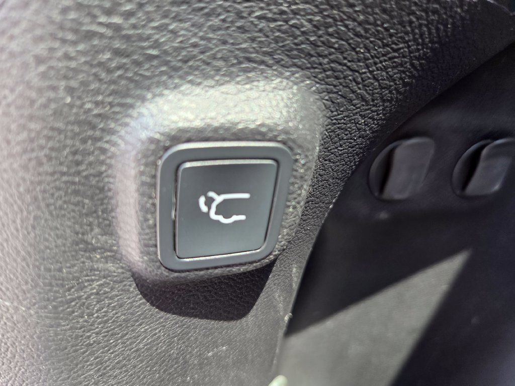 Used 2021 Jeep Cherokee Limited AWD/4WD image 21