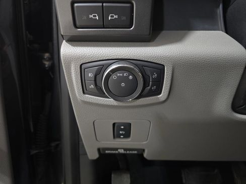 Used 2018 Ford F250 XLT w/ XLT Premium Package AWD/4WD image 25